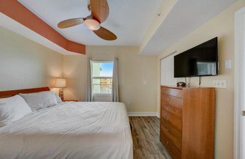 Spacious 2BR Oasis Steps to Treasure Island Beach - Foto 28