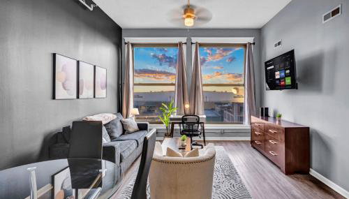 1BR Loft Sauna & Walk to Theater & Campus - Foto 2