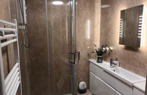 2 Bedroom Harbour Apartment - Photo 10