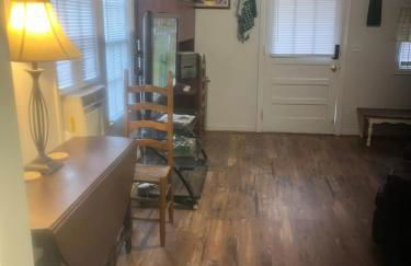 THE Clubhouse MASTERS GOLF THEMED 1 KING BED 1 BATH FURNISHED APARTMENT FULL SIZE KITCHEN FULL SIZE LEATHER PULL OUT SLEEPER SOFA IN LIVING ROOM & FULL SIZE LEATHER SOFA 1 GIG FIBER INTERNET DIRECTV PREMIUM PACKAGE ALL SPORTS & MOVIE CHANNELS & DVR - Foto 19