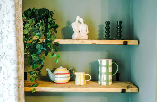 Beautiful Cozy Cottage in Sandbach by 53 Degrees Property, Sleeps 4 with FREE Parking - Photo 13