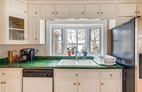 Lakefront Leesburg Home with Private Dock and Ramp! - Photo 9