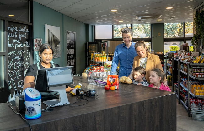 Restyled Bungalow With 2 Bathrooms, Near the Beach - Photo 21