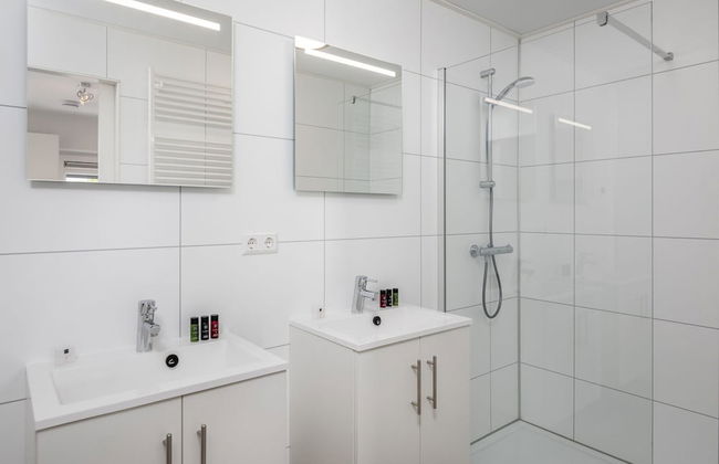 Detached Luxury Lodge near Sea - Photo 8