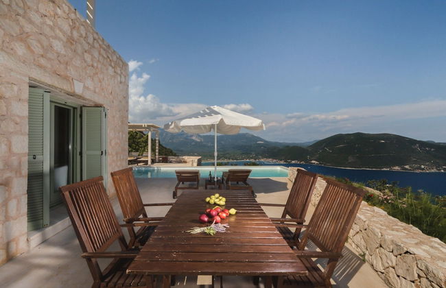 Luxurious Villa in Vasiliki with Swimming Pool & Hot Tub - Foto 1