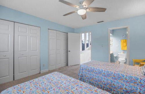 Beachy Vibes - 2BR w lake views & screened sunroom - Foto 42