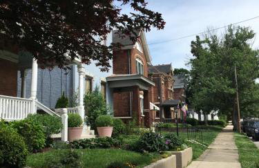 Historic Upstairs Apartment - Foto 14