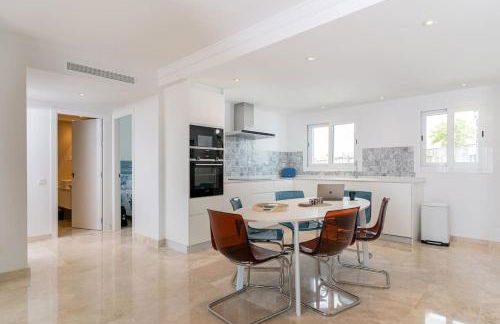 Deluxe 2 bed Apartment - Photo 8