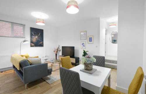 Eastons 1 Bedroom Apartment with Sofa Bed - Photo 2