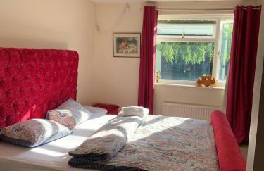 2BR Comfortable Spacious Furnished Property with Parking - Foto 14