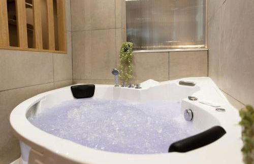 Love Life Room-Jacuzzi-Netflix-Accès-24/7-Privé - Foto 37