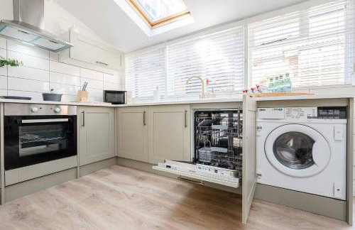 Prime Location - Southwold Gem - Sleeps 8 - Whole Cottage - Photo 48