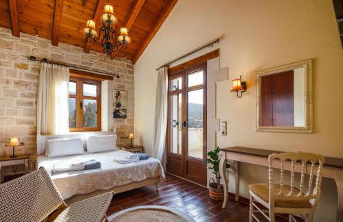 Saridakis Villa, Multi-Generational Escape & Pool, By ThinkVilla - Foto 35