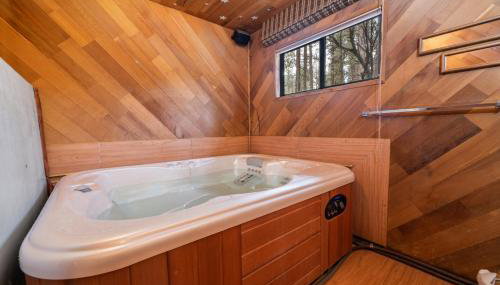 Avalon Retreat - A well-furnished cabin with a pool table and a Hot Tub! - Foto 2