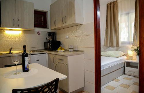 Matea Apartments Milna - Photo 14