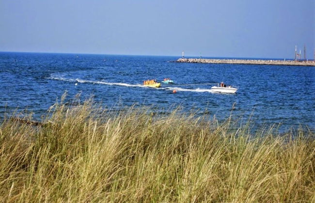 Beach Apartment With sea Views - Photo 14