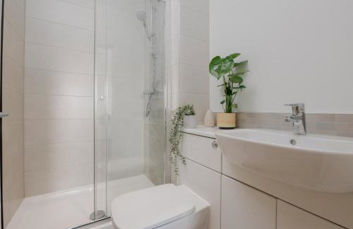 StarHost Residences - Spacious 2-bed Apartment in Newbury - Photo 11