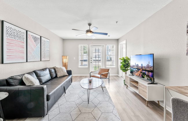 Comfy 2BR King Suite w Gym Pool Close to DT - Foto 12