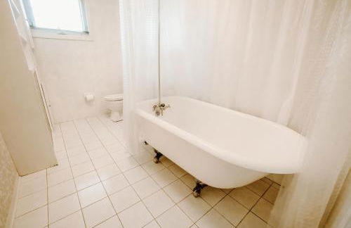 Spacious Home In A Quiet Neighborhood - Foto 17