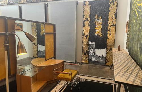 SPACE CASTLE: a 1950s Gas Station transformed into an Art Themed Wonderland - Foto 29