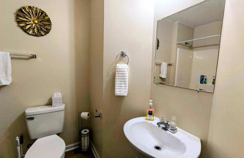 The Mid-Century Hub Close to Everything - Photo 23