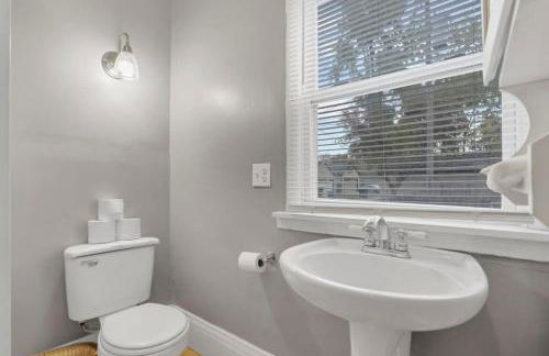 Housepitality - Harrison Mansion - Great Location - Photo 22