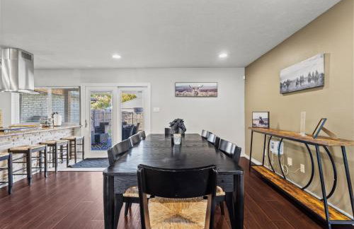 Red Door Hideaway 3BD Hot Tub Foosball - Foto 19