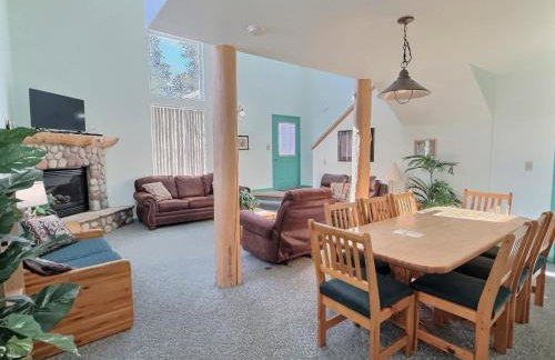 2 Bed Cabin Fireplace Lodgepole Pines - Foto 4