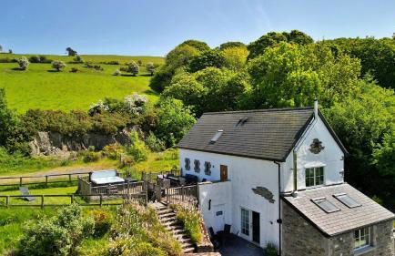 Finest Retreats - Skyview Lodge - Photo 1