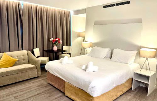 Axiom Park Hotel - Photo 10