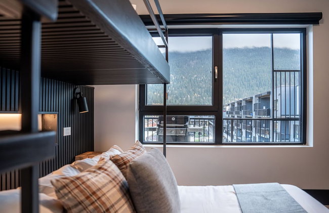 Altitude Adjustment Revelstoke Vacations - Photo 7