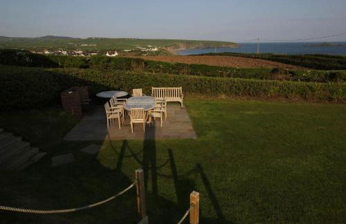 Spacious seaside family house in Aberdaron with large garden and stunning sea views - Photo 18