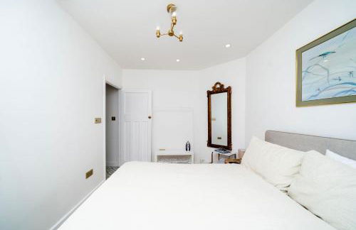 Newly Refurbished Two Bedroom Garden Flat - Sleeps 6 - Foto 15