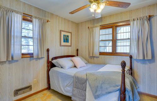 Cedar Lake Retreat with Boathouse and Dock! - Foto 17