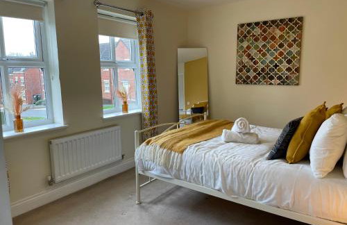 Fleetwood - 3 bedroom apartment, fab 4 contractors - Foto 15