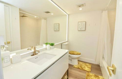 Luxury Oasis Getaway w/pool 15 mins from beach - Foto 22