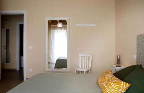 Casa con ampio terrazzo, vista lago e giardino - Foto 13