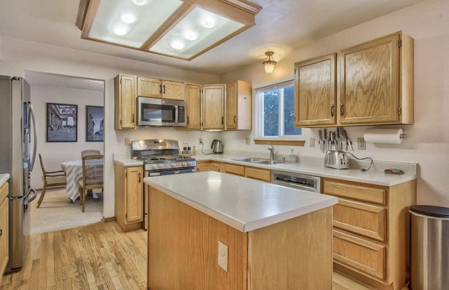 4BR Spacious & Comfortable Mid-term & Corporate Rental - Photo 18