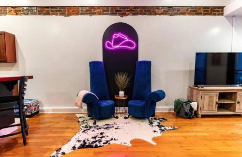 Jolene's Hideout - Noise Notice Wed-Sun - Foto 13