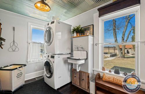 Historic 1868 Farmhouse Kettle Moraine Getaway - Foto 22