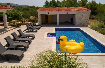 Luxury Villa Nature with heated private pool, sauna & fire pit, a short walk to the beach - Photo 45