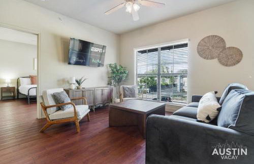 Dual Urban Oasis 8BR in Vibrant North Loop Hub - Foto 29