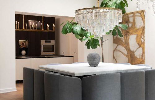 Luxury Gold Coast Penthouse with Deck & Views - Photo 16