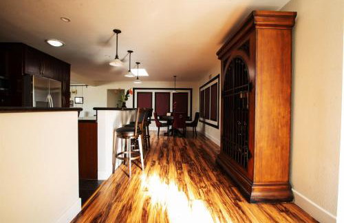 4BR Group Retreat w Golf Green, Poker & Fire Pit - Foto 33