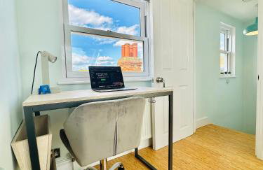 Large Double Room with Private Bathroom West Zone 3 Free Parking - Foto 7