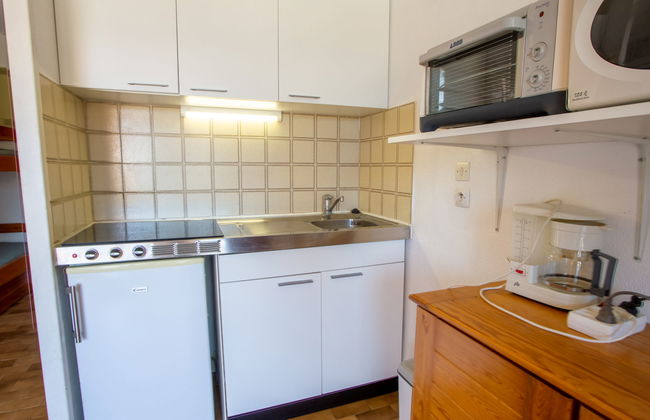 Apartment in Bormes-les-Mimosas with swimming pool and garden - Photo 8