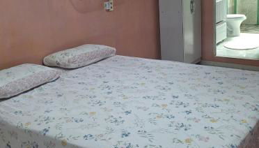 Aconchego da Marci Grande quarto confortável - Foto 2