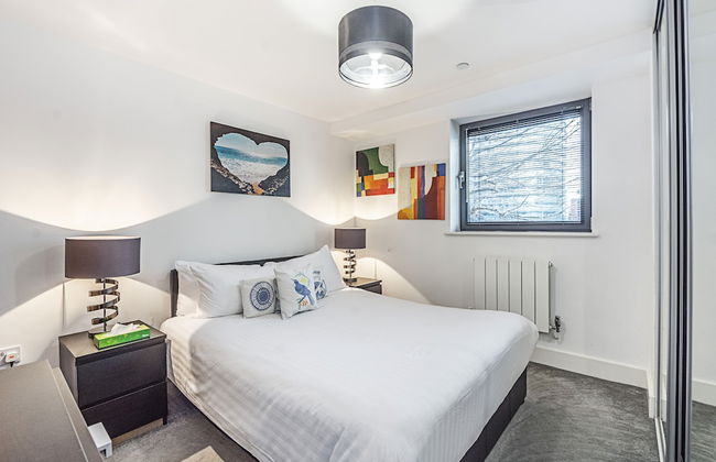 Canary Wharf Luxury Apartments - Photo 19