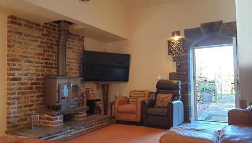 Spingle Barn - Photo 3