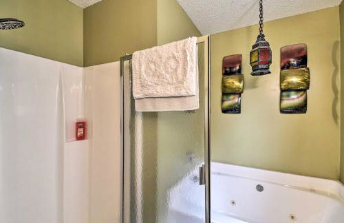 Hampton Home with Fireplace and Close to Beaches! - Foto 16